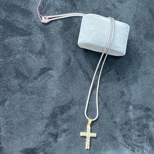 Chain with pendant. It’s new .